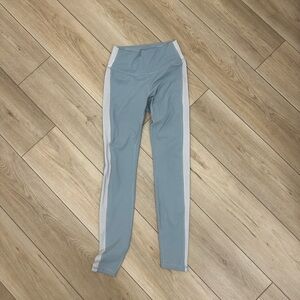 Gilly Hicks Blue and White Leggings Sleek Form-Fitting Design